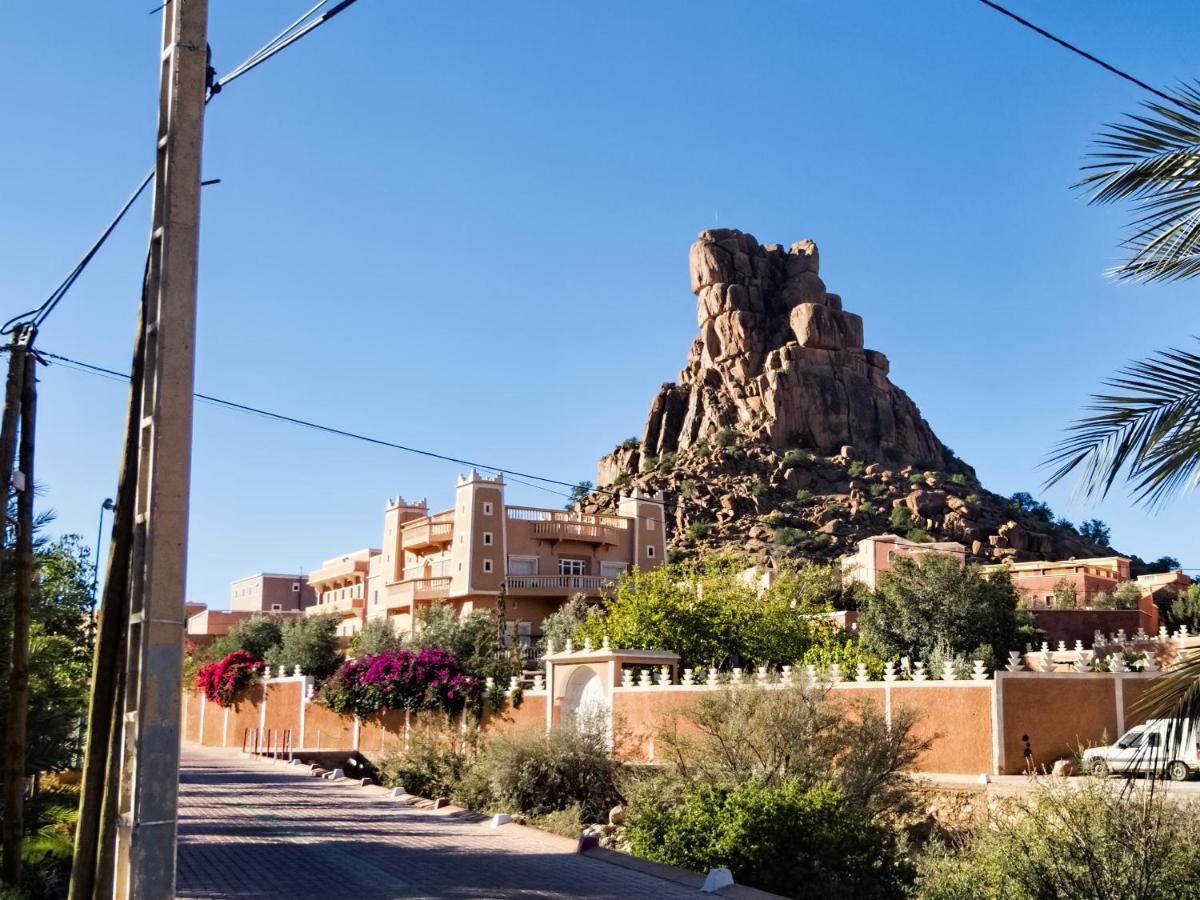 Auberge Et Hotel Les Amis Tafraout Exterior photo